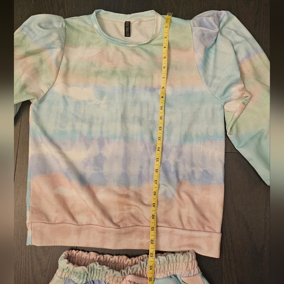 Stylish sweats - Picture 10 of 13